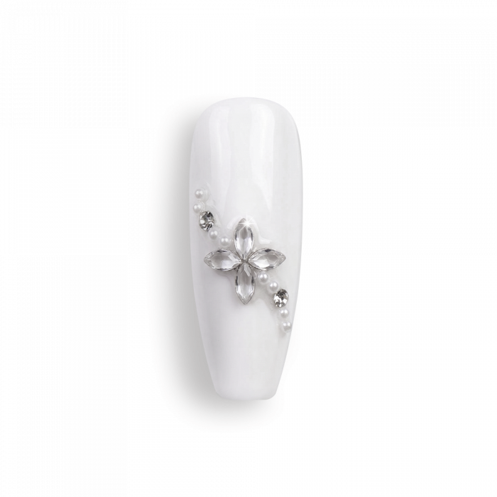 Strasszkő - 0083:Fedezd fel a különleges műköröm díszek világát, ahol a részletek valóban...