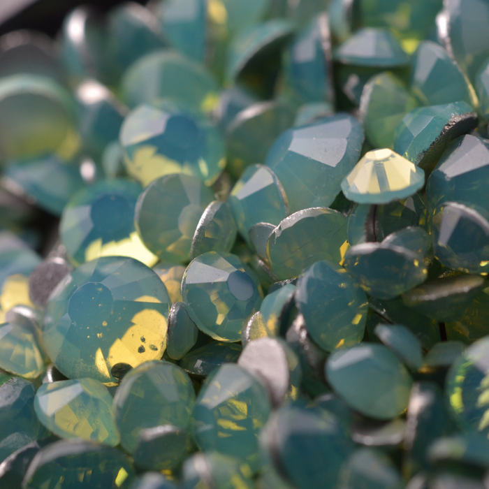 Strasszkő 40 opal green (400 db) (2)